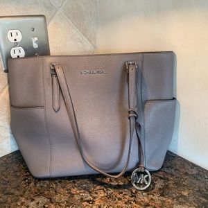 Authentic Michael Kors Tote NWT. Perfect condition